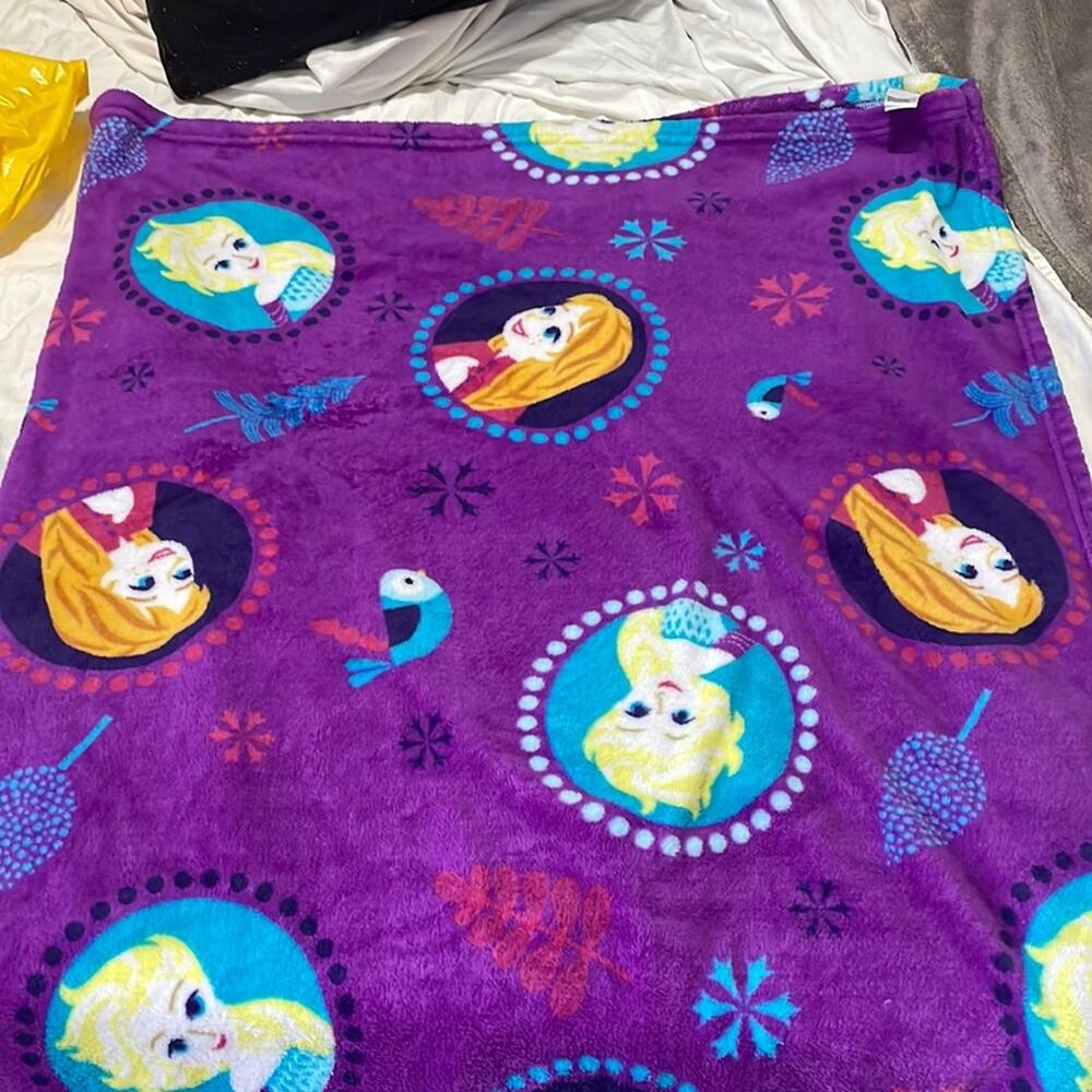 Disney 50x60 Frozen Anna and Elsa blanket in vibrant purple euc